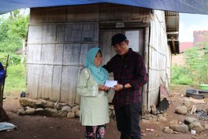 Kunjungi Korban Kebakaran Dusun Kepahiang, Ketua DPRD Bantu Sejumlah Uang untuk Renovasi Rumah