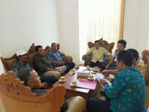 Dipecat Kades, Perangkat Desa Ngadu ke DPRD Kepahiang