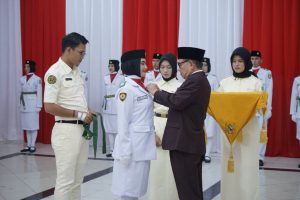 Kukuhkan 35 Anggota Paskibra, Bupati Hidayat : Persiapkan Diri Untuk Melewati Tonggak Sejarah Dalam Melanjutkan Perjuangan dan Cita-Cita Bangsa