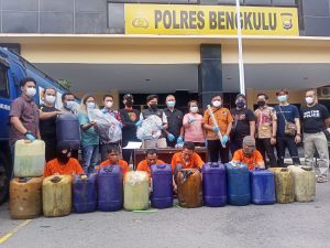 Oplos BBM Jenis Solar, Kernet Dan Supir Ditangkap Sat Reskrim Polres Bengkulu