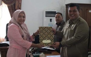 Hasil Pembahasan Raperda Desa Wisata Disampaikan Kepada Pimpinan DPRD