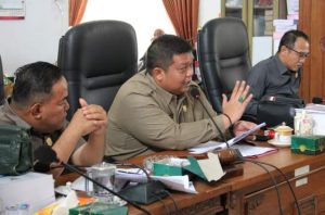 Rapat Kerja Banggar DPRD Bersama TAPD Terkait Raperda APBD Tahun 2023