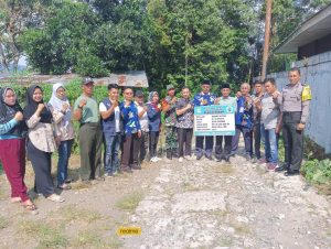 Desa Kelobak Bangun Jalan Rabat Beton