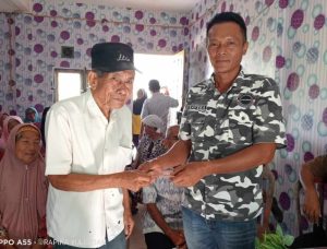 Desa Kembang Seri Bagikan BLT DD 30 KPM