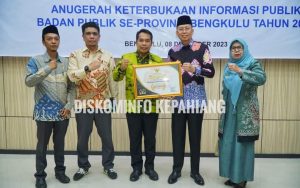 Kepahiang Terima Anugerah Keterbukaan Informasi Publik