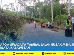 Warga Swadaya Tambal Jalan Rusak Menuju Wisata Kabawetan